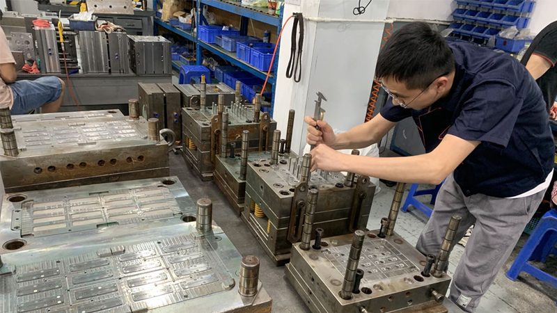 中空吹塑模具：揭秘广东制造的秘密武器