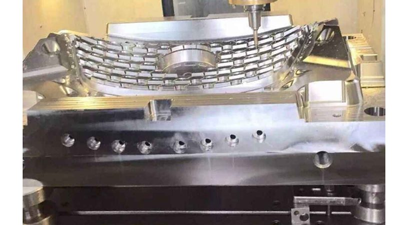 塑料吹塑模具：揭秘其制造工艺与选型要点