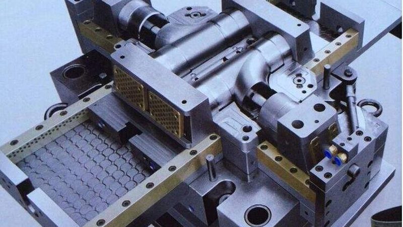 大型精密模具加工厂：行业现状与未来趋势